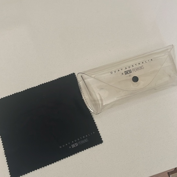 QUAY x DESI PERKINS White Sunglasses w/ Case 🤍 - Picture 4 of 5